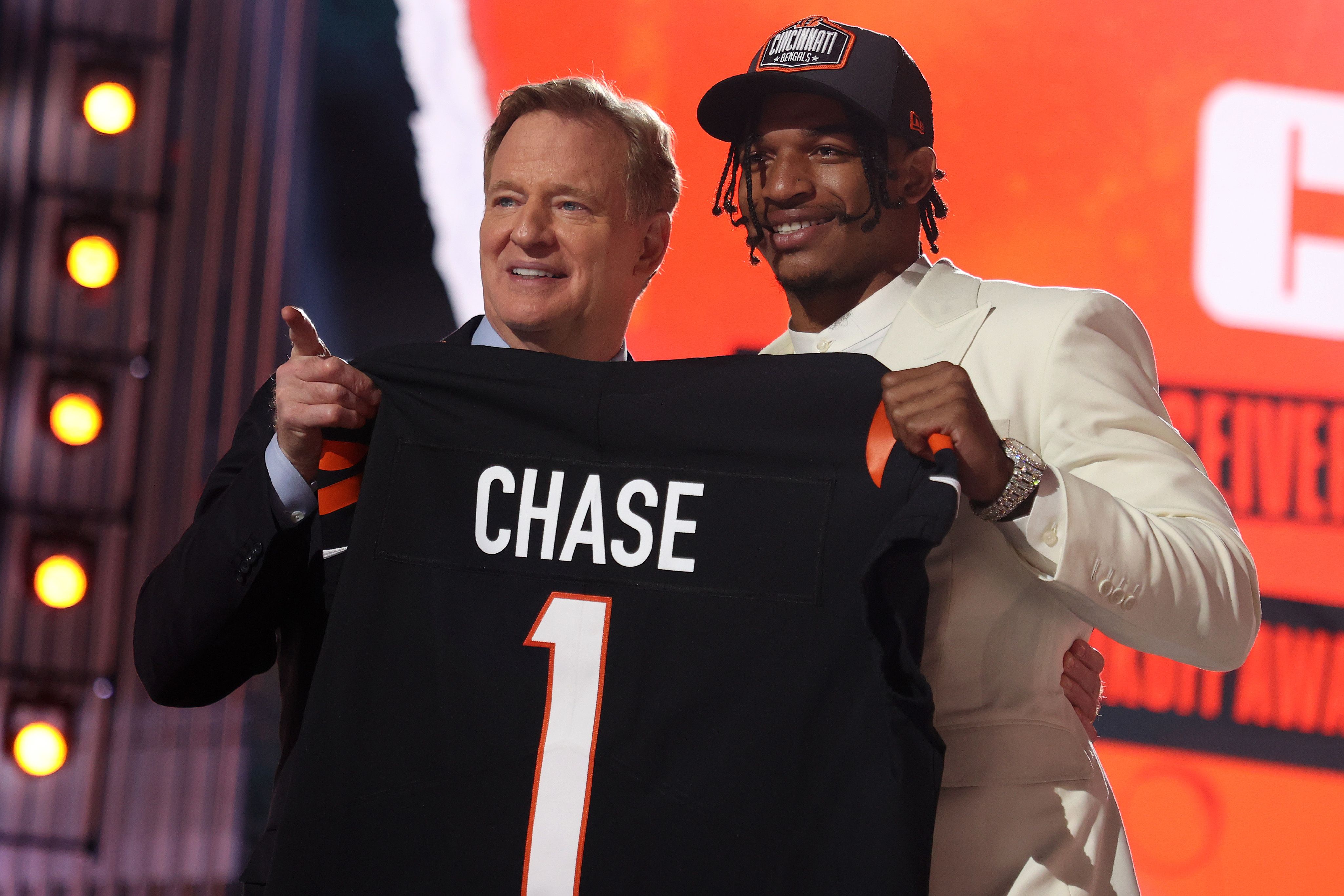 2026 NFL Draft: Top 10 Quarterback Prospects and Rookie Contract Trends